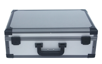 Dostosowana aluminiowa walizka transportowa z wycinaną wkładką z pianki
